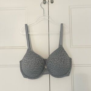 Victoria's Secret PINK Blue/Gray Animal Print Bra, Size 32DD.